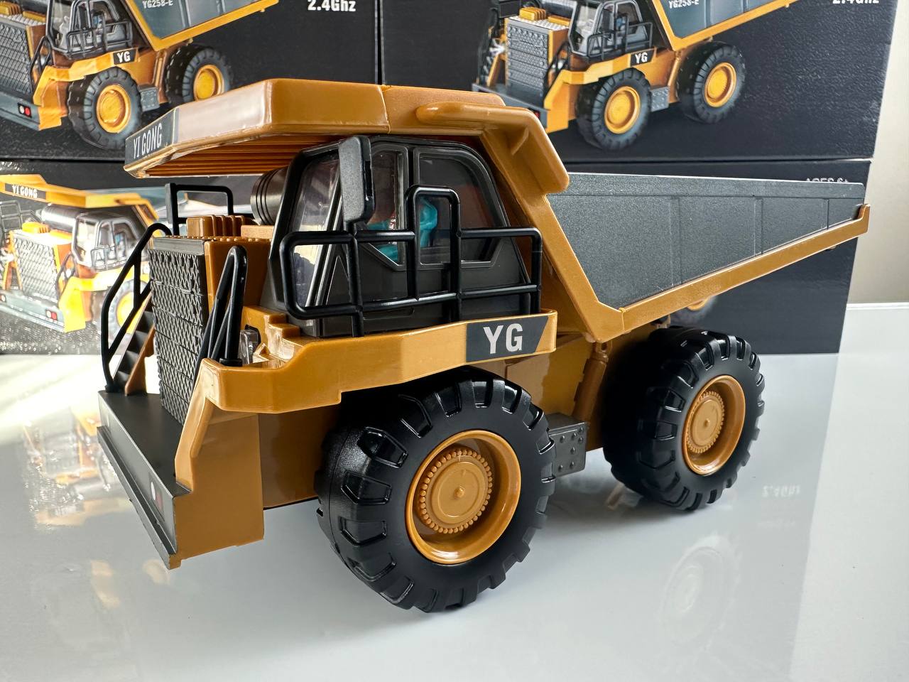 L 2 Life 2.4GHz Remote Control Dump Truck – 1:24 Scale Heavy Duty RC Construction Vehicle with Lights & Sounds, Rechargeable Battery, USB Charger & Remote Control for Kids Ages 6+